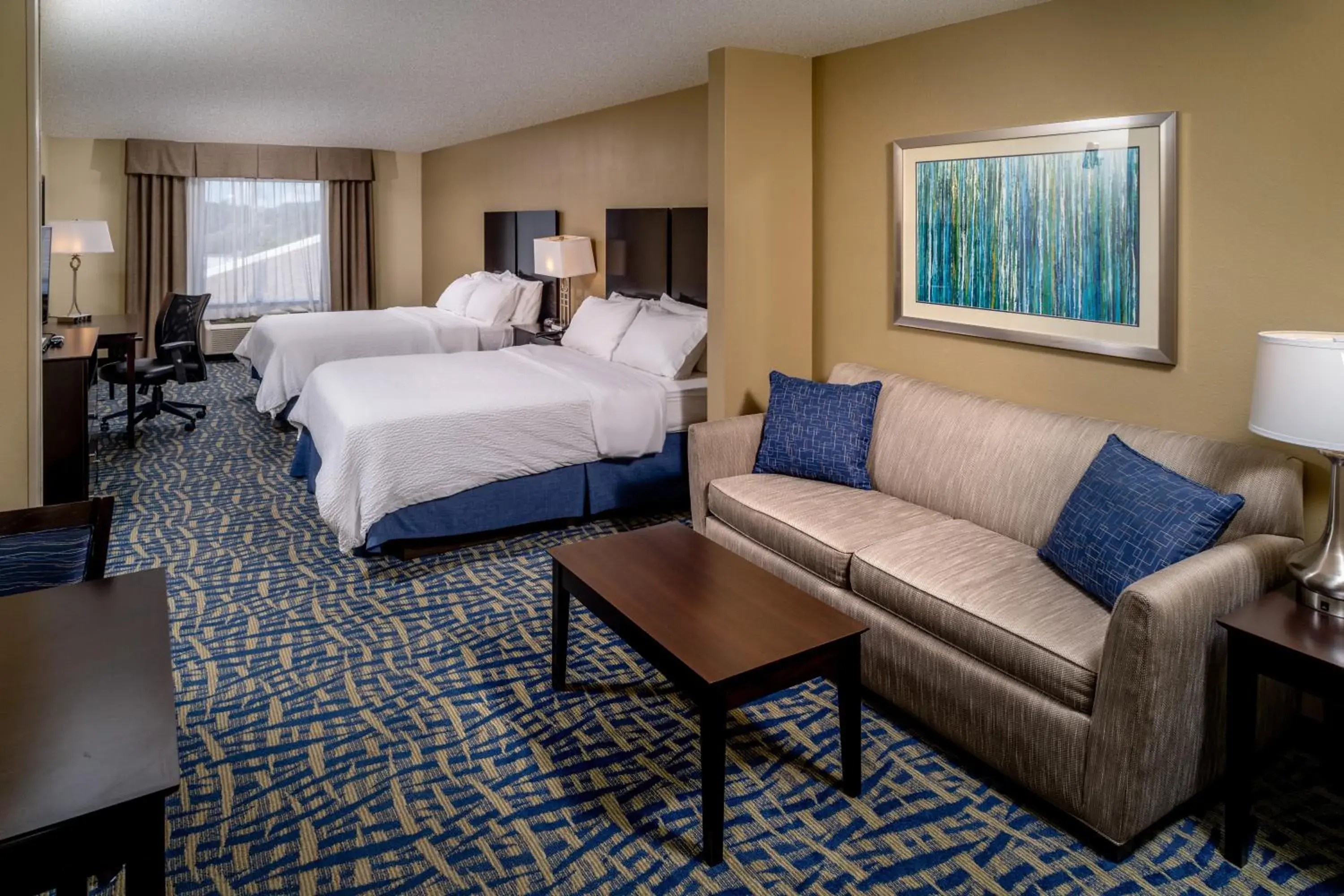 Queen Suite with Two Queen Beds, Wet Bar and Sofa Bed in Holiday Inn Express & Suites Lebanon by IHG Queen Suite with Two Queen Beds, Wet Bar and Sofa Bed in Holiday Inn Express & Suites Lebanon by IHG