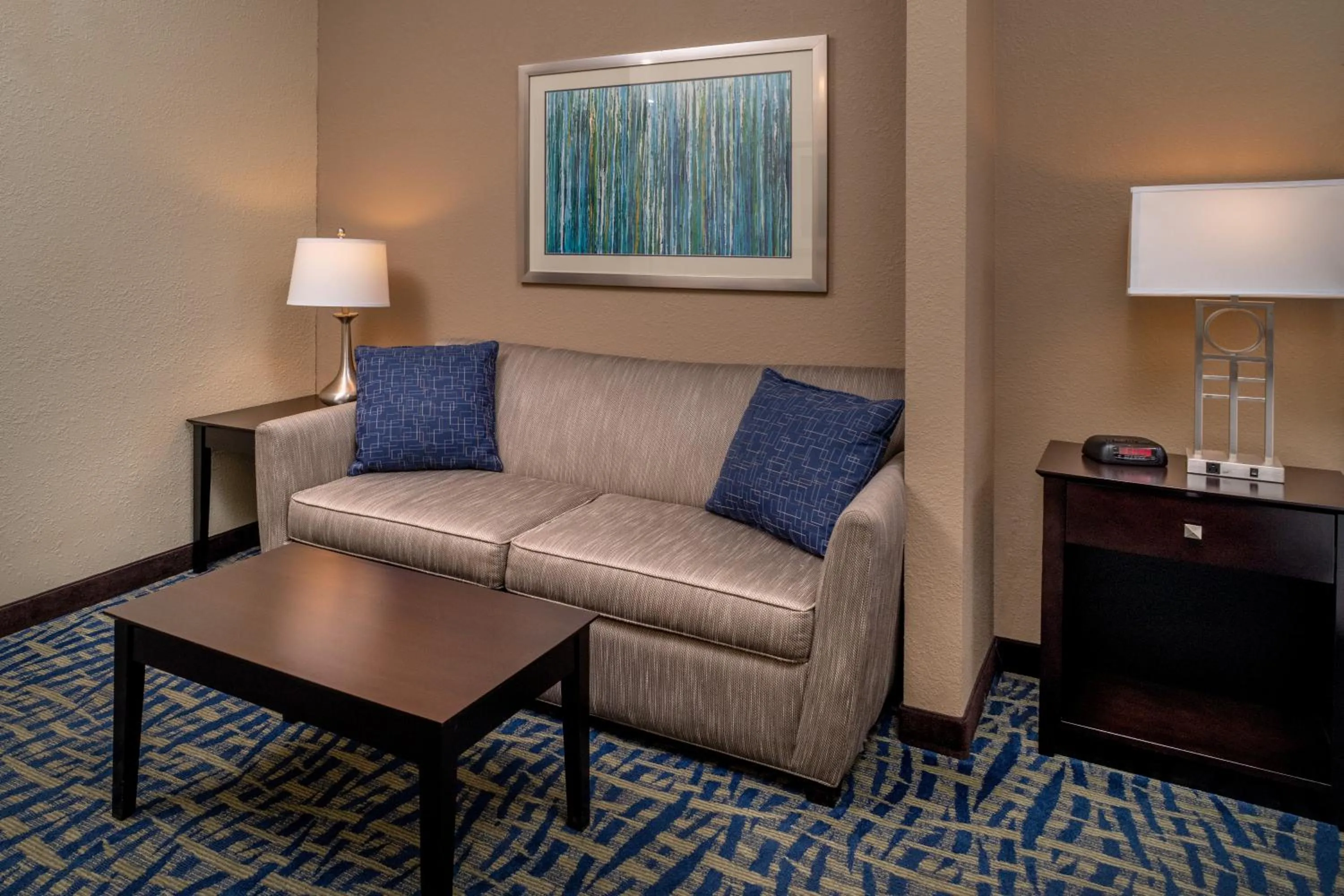 Bedroom in Holiday Inn Express & Suites Lebanon by IHG