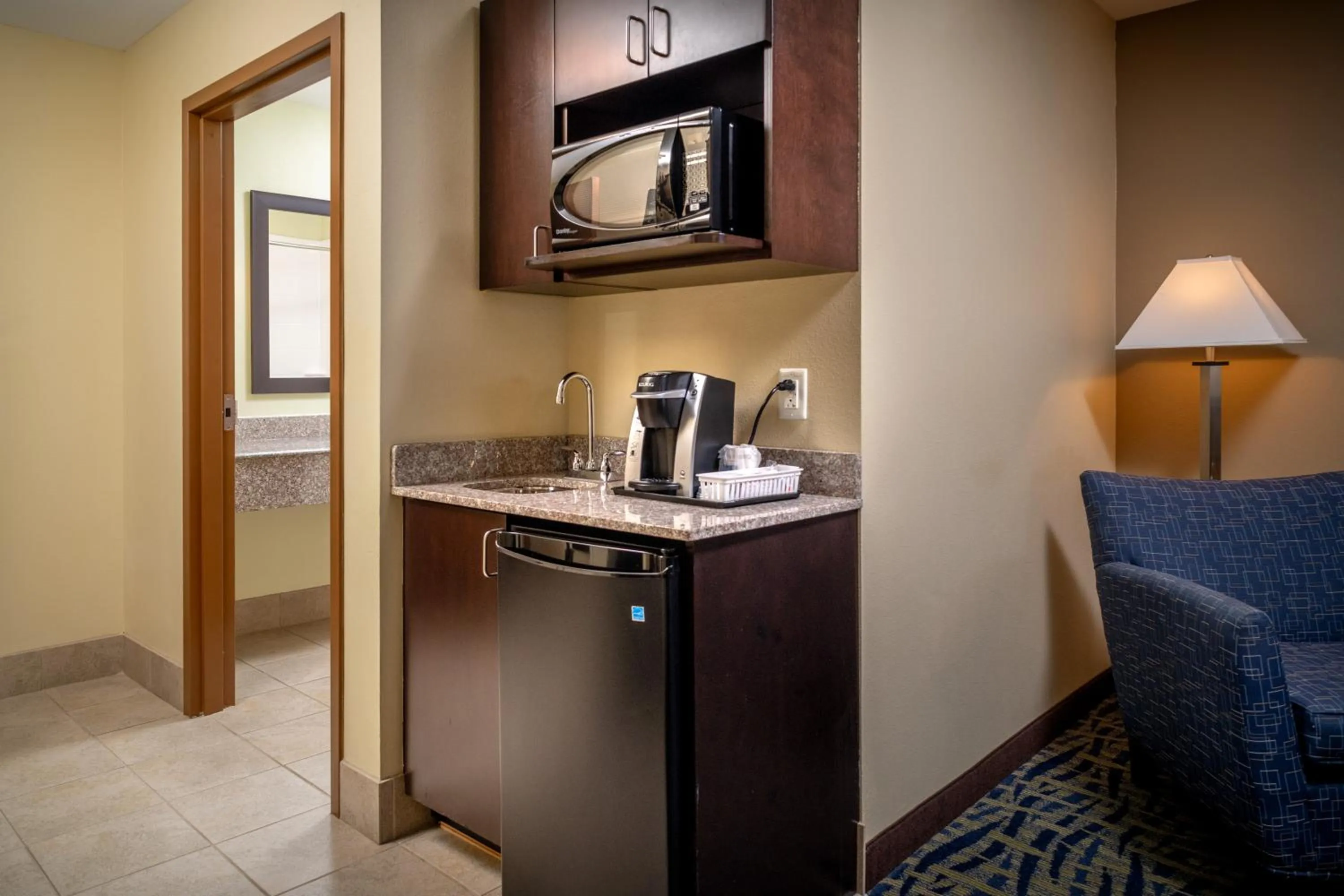 Bathroom in Holiday Inn Express & Suites Lebanon by IHG