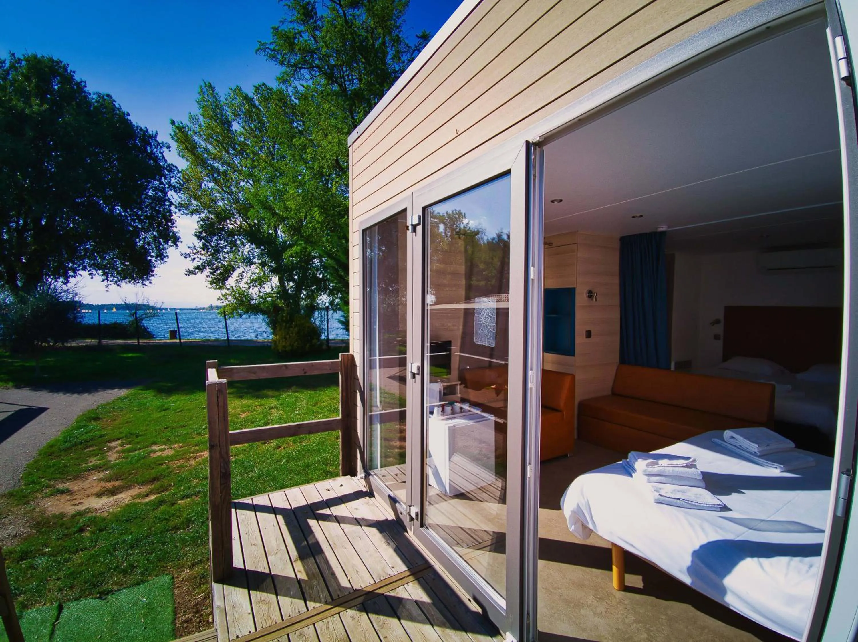 Toilet, Bed in Lodge Hôtel & Spa Les Voiles du Grand Large