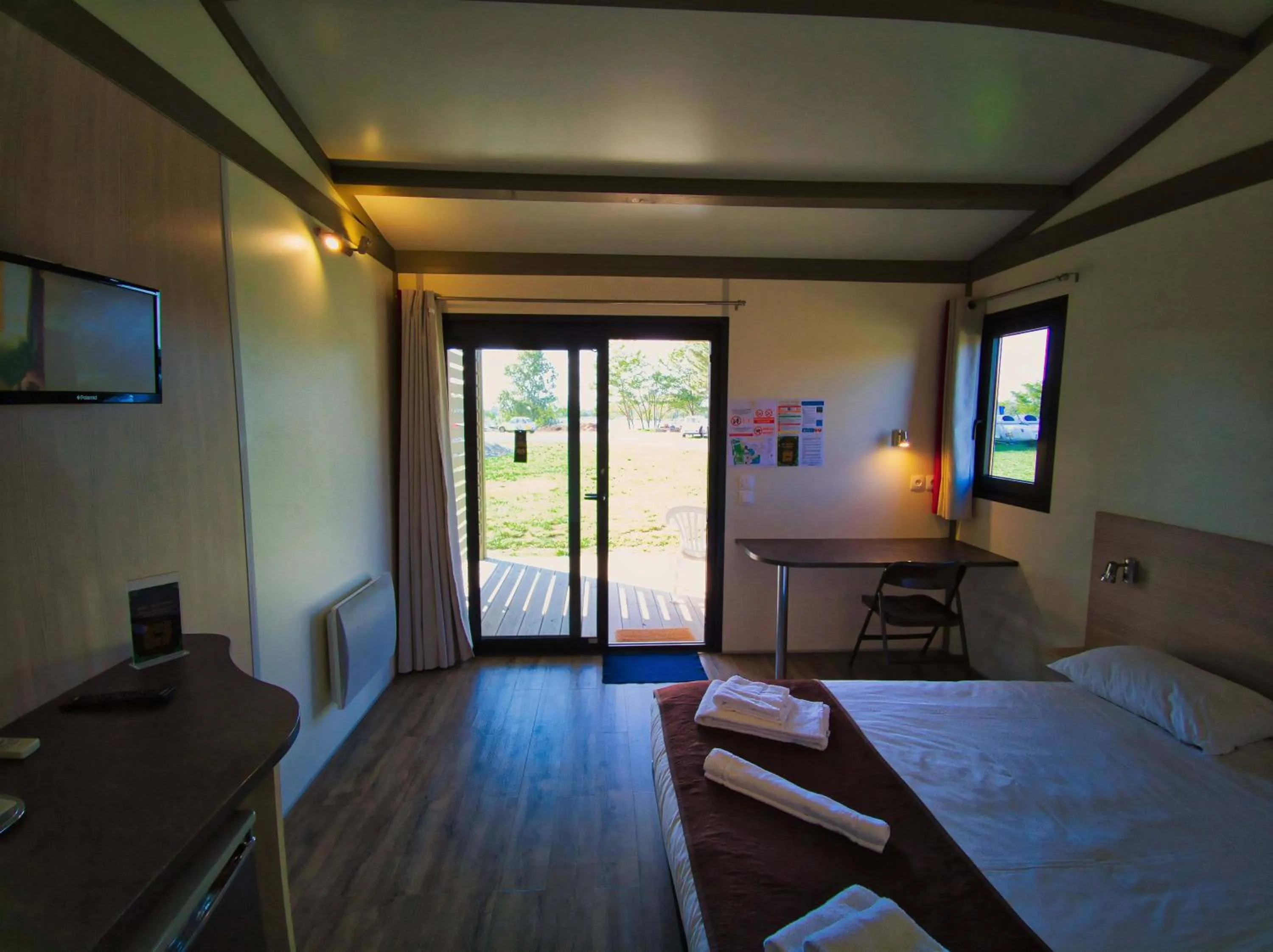 Toilet, Bed in Lodge Hôtel & Spa Les Voiles du Grand Large