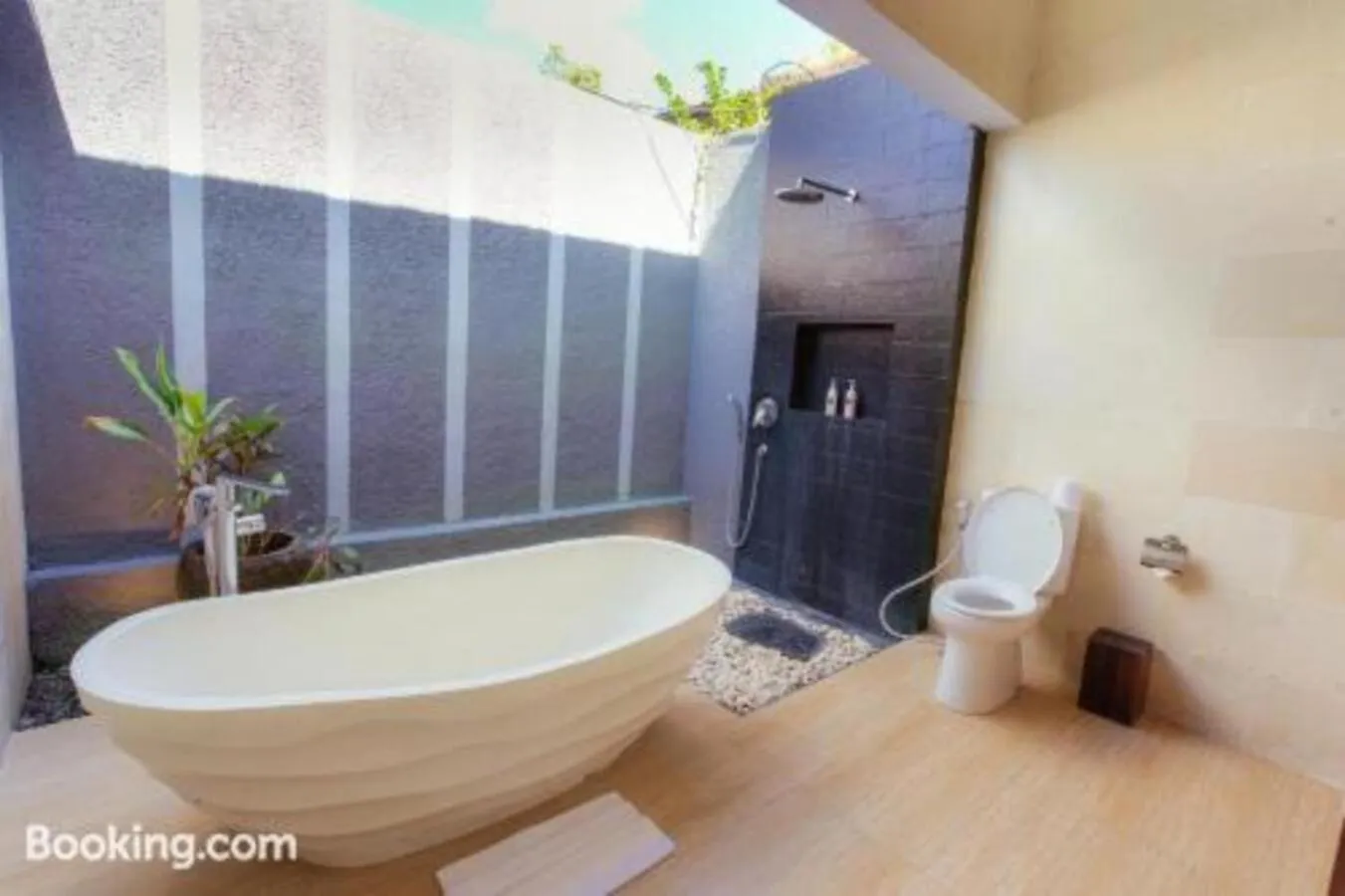 Bath in The Canggu Boutique Villas