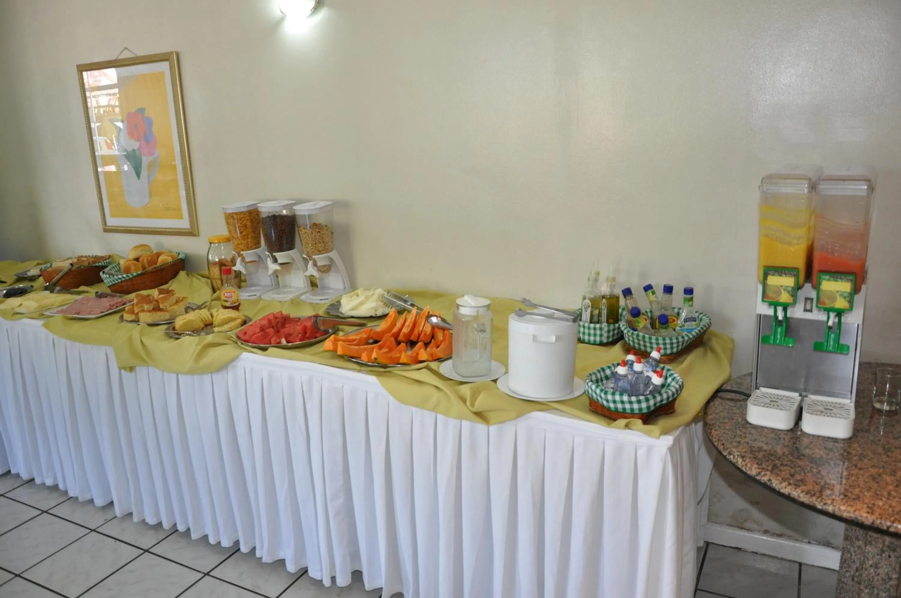 Restaurant/places to eat in Hotel Ryad Express