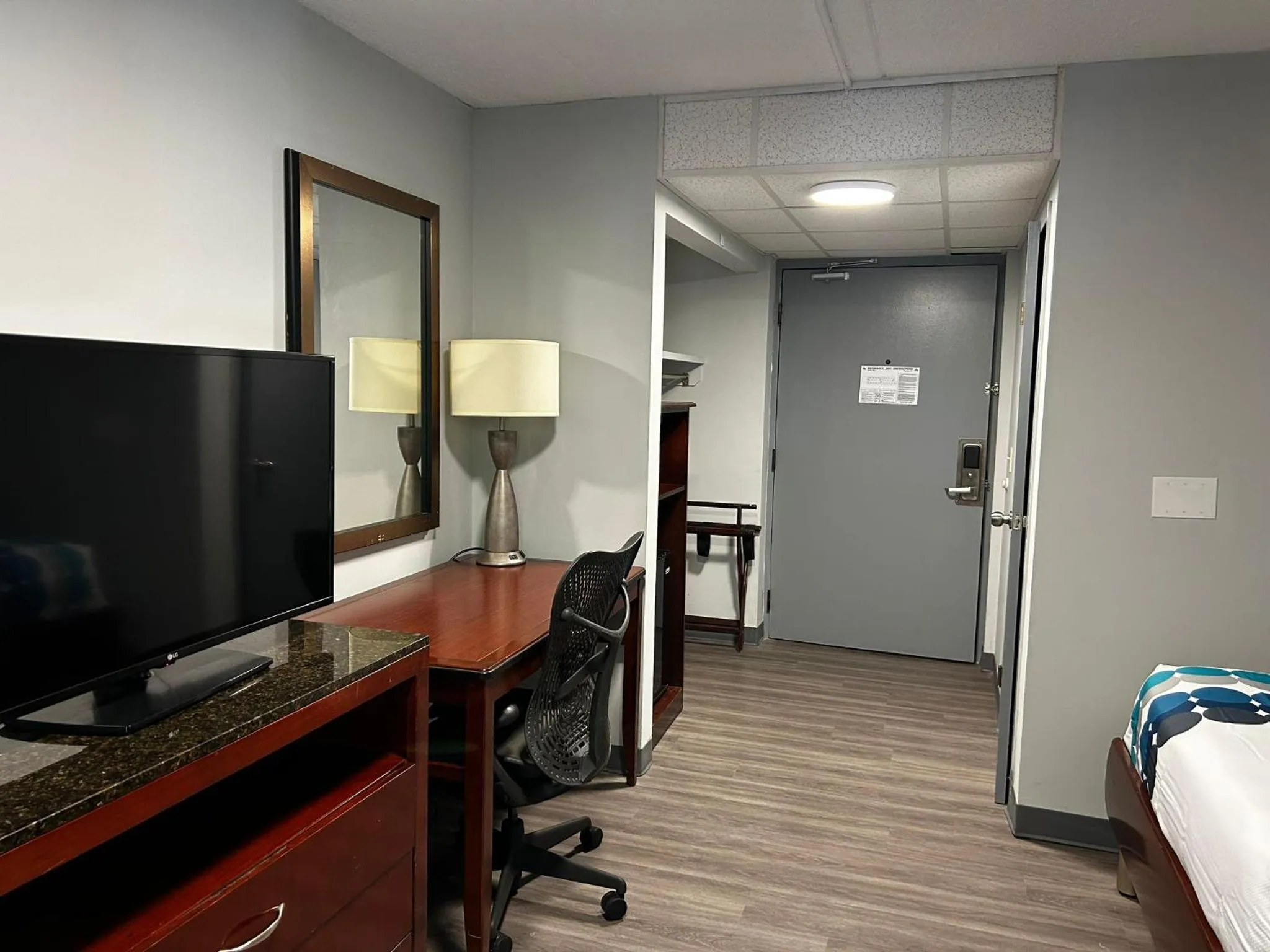 TV and multimedia, Bed in Rodeway inn Clemmons - Winston-Salem Area