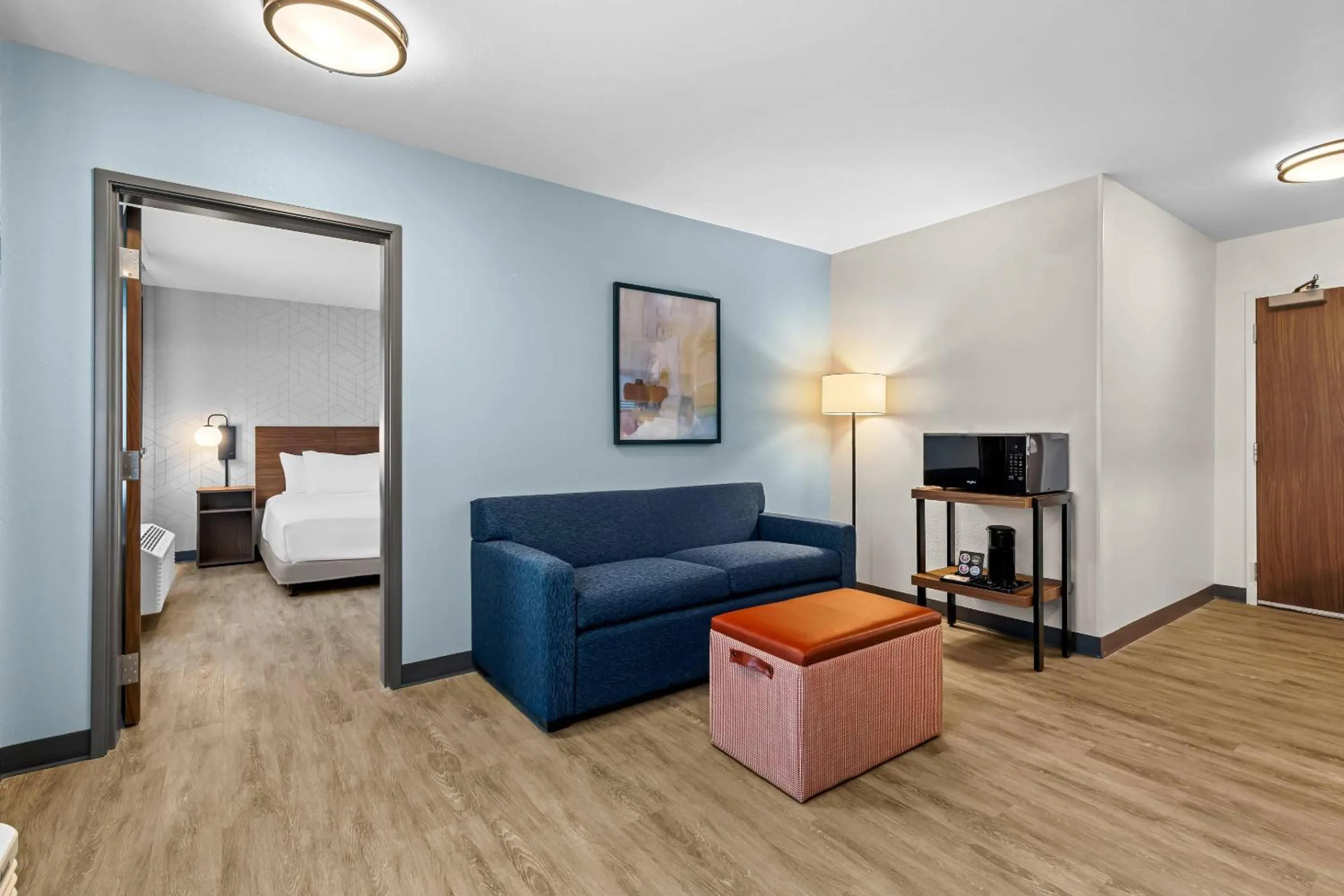 Bedroom, Bed in Everhome Suites Temecula