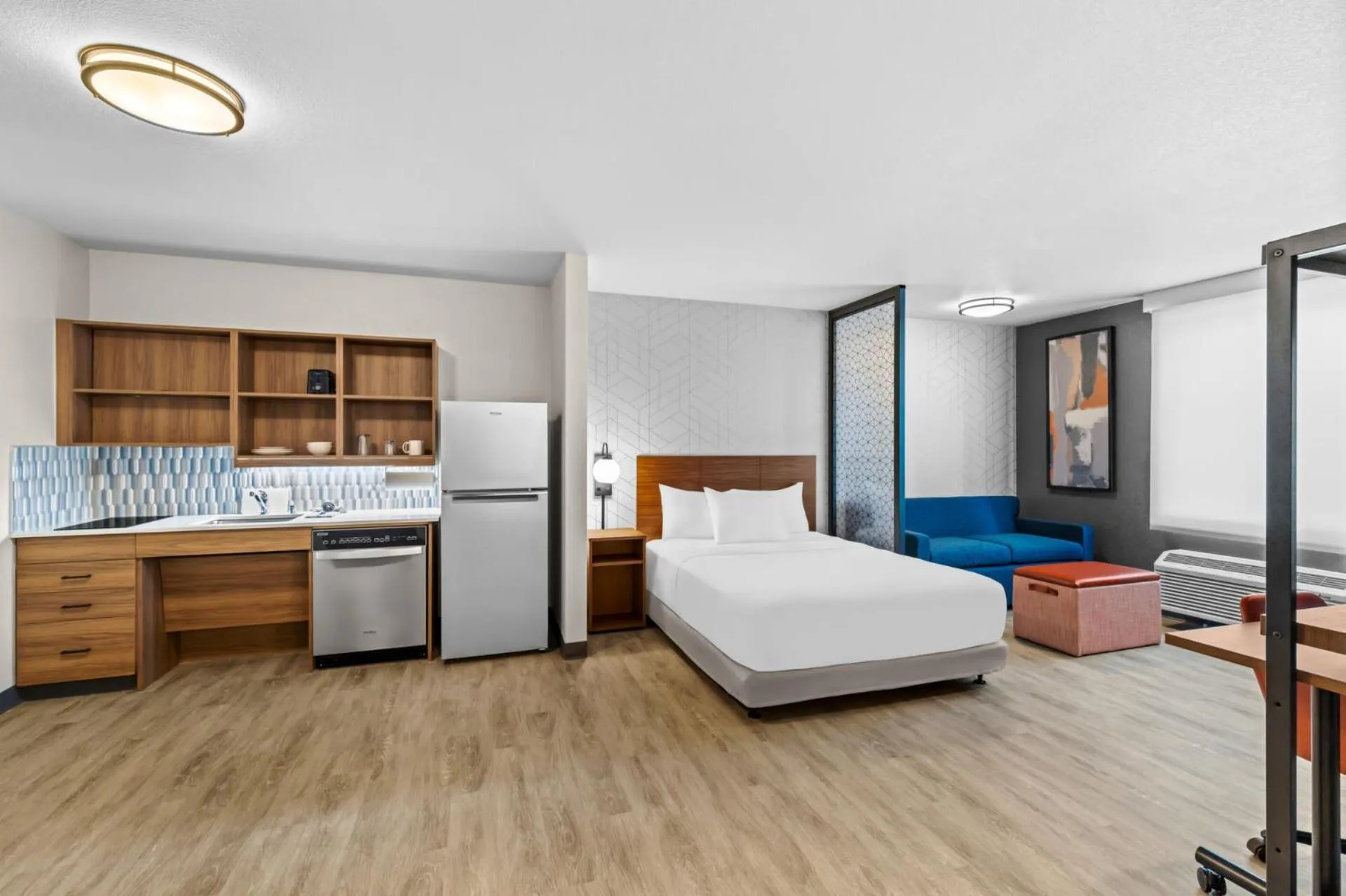 Bedroom, Bed in Everhome Suites Temecula