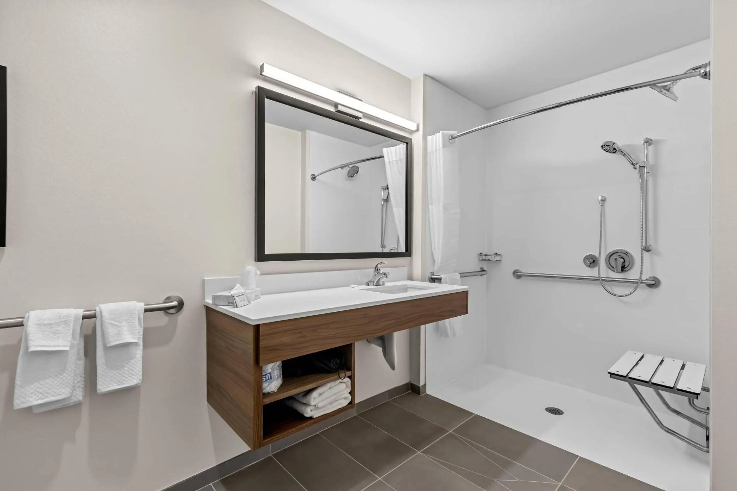 Bedroom in Everhome Suites Temecula