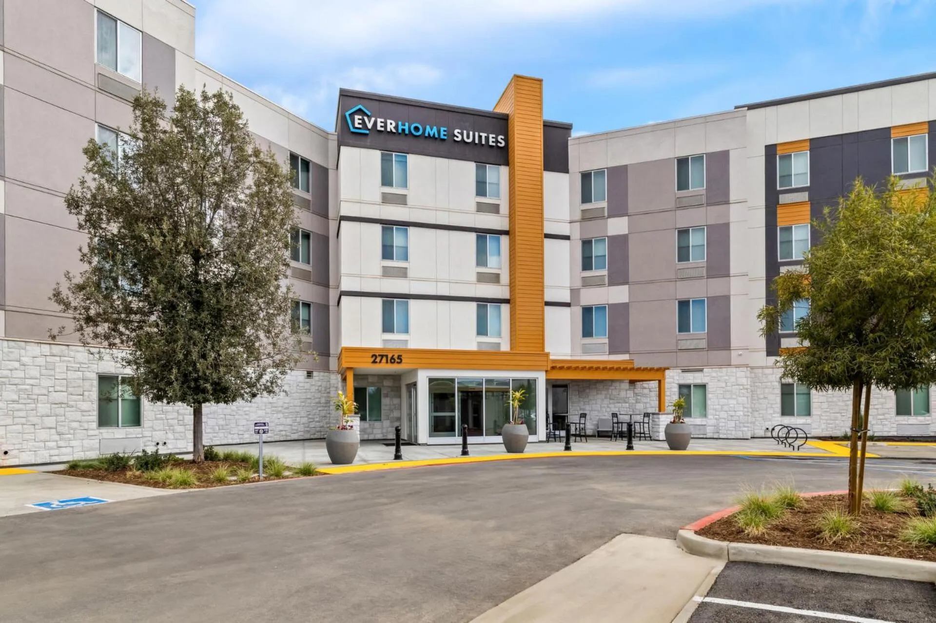 Property building in Everhome Suites Temecula