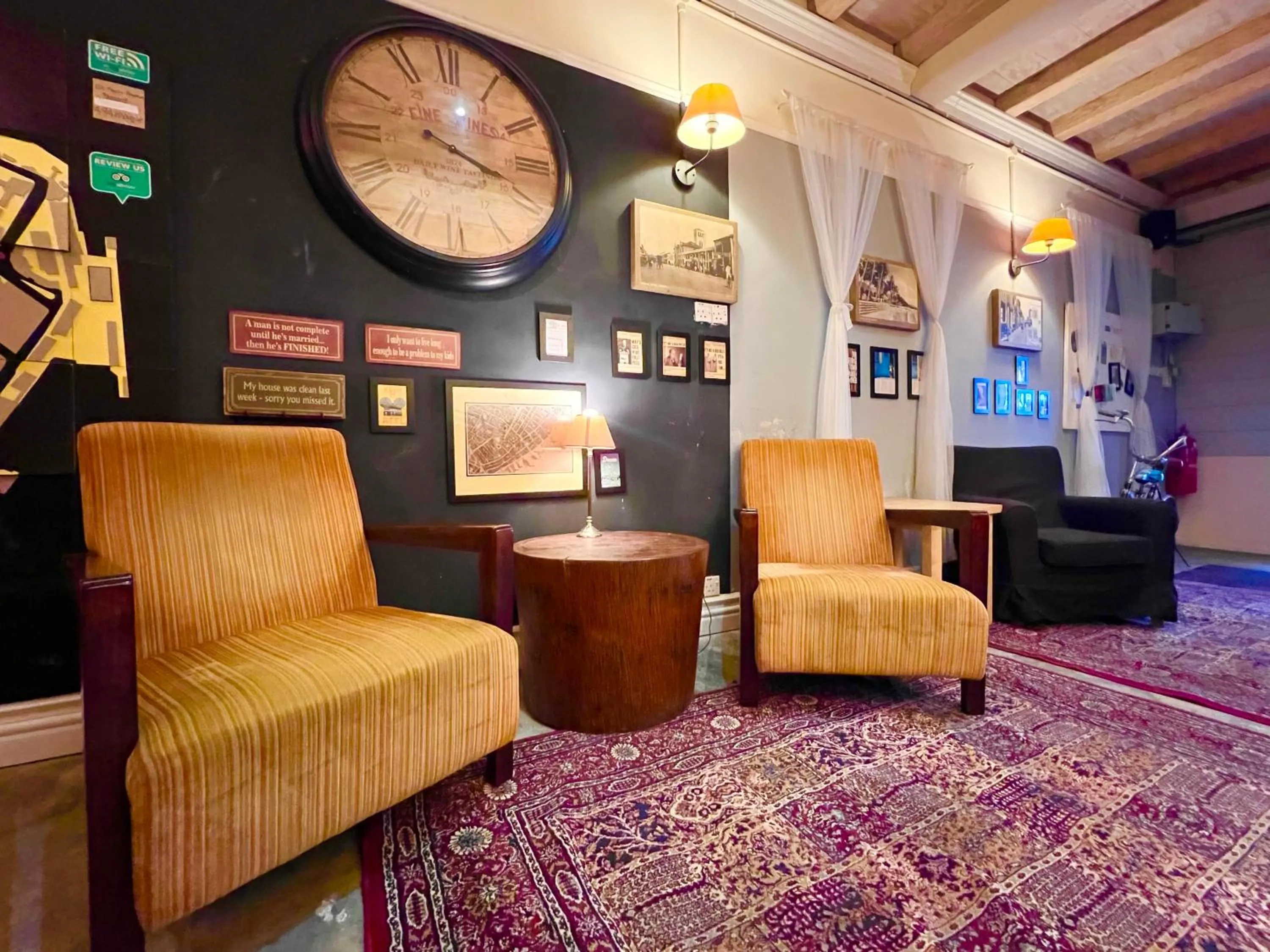 Seating area in Heritage Hideaway Retreat