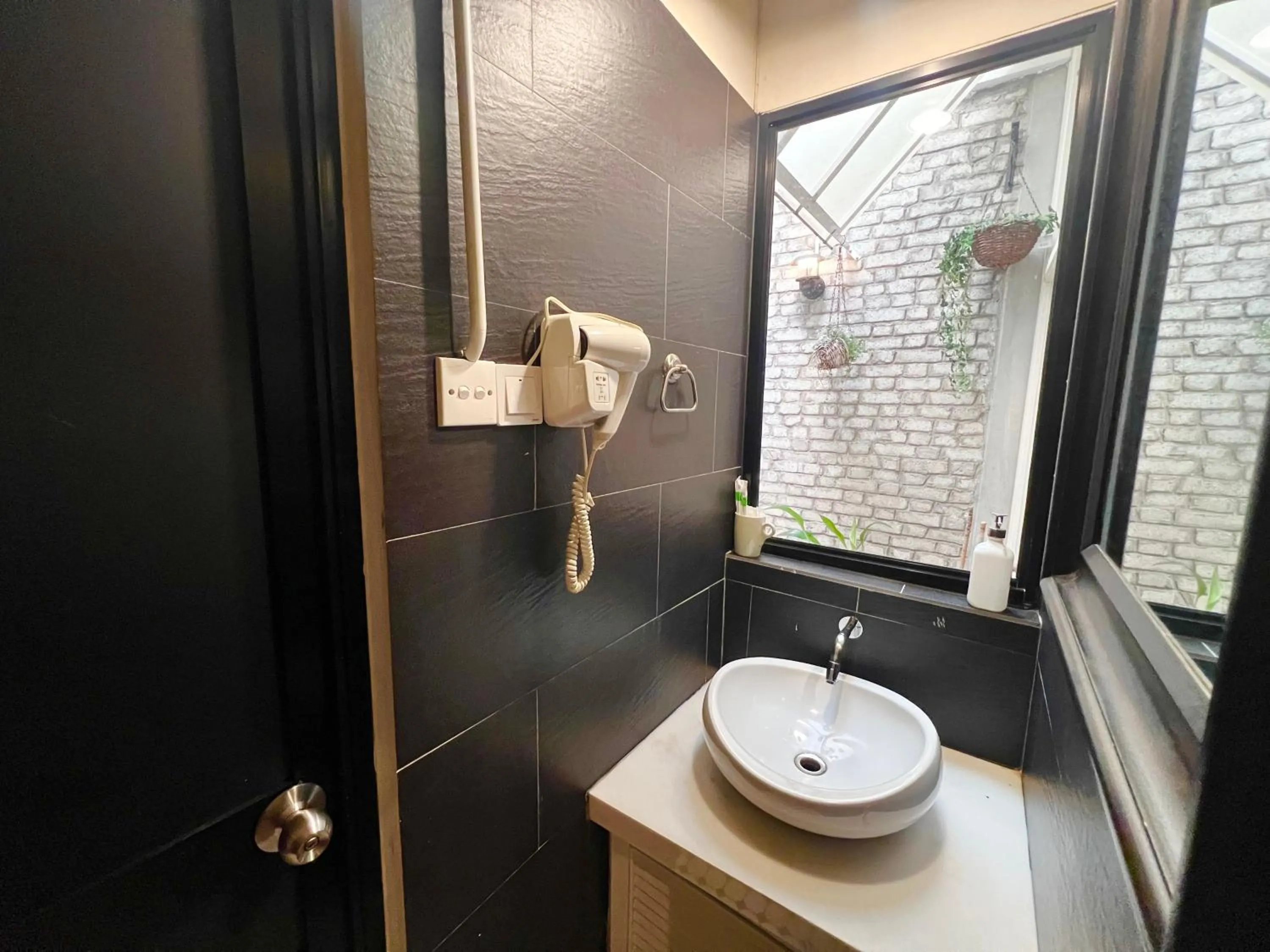 Bathroom in Heritage Hideaway Retreat
