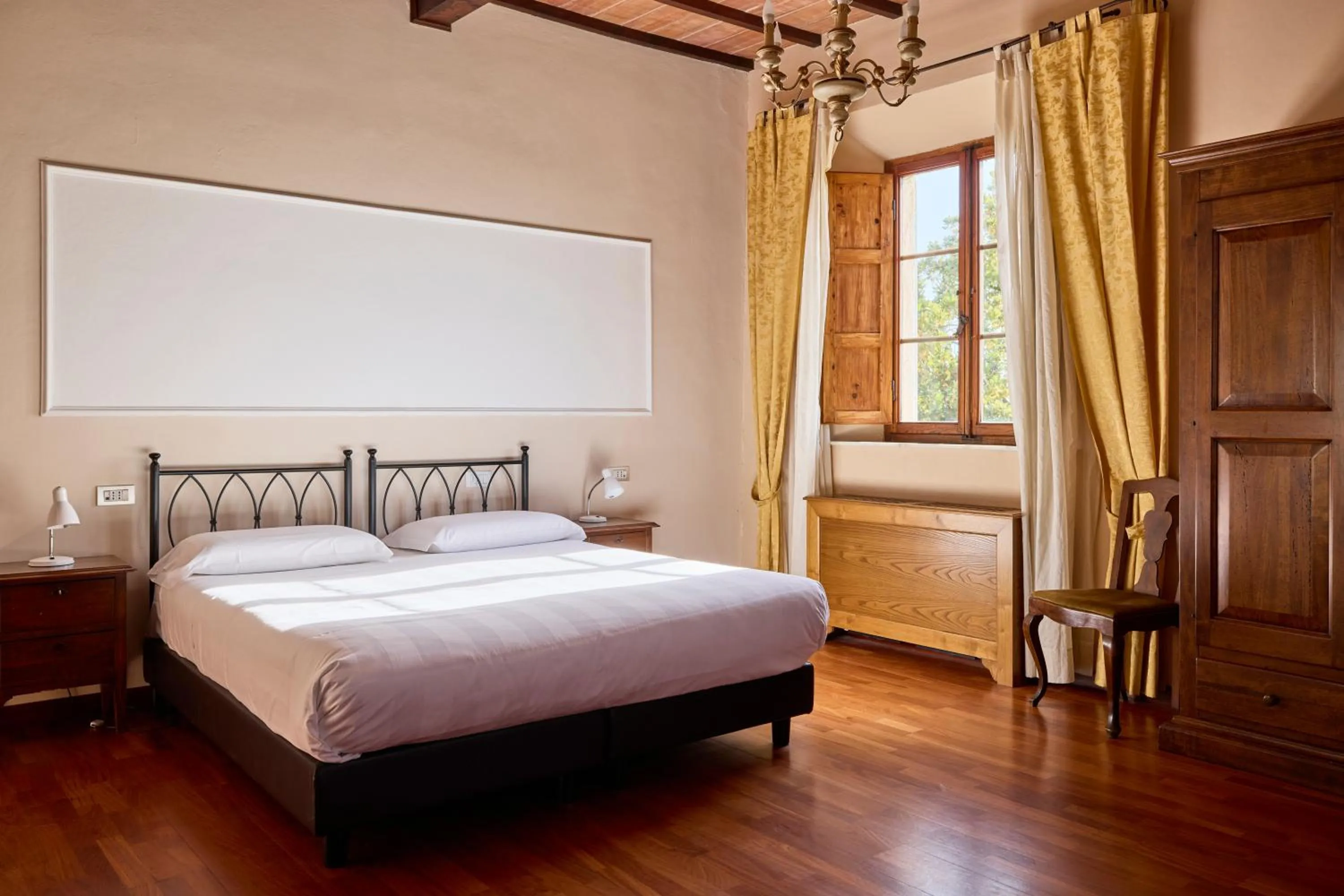 Bed in Certosa di Pontignano Residenza d'Epoca - Place of Charme