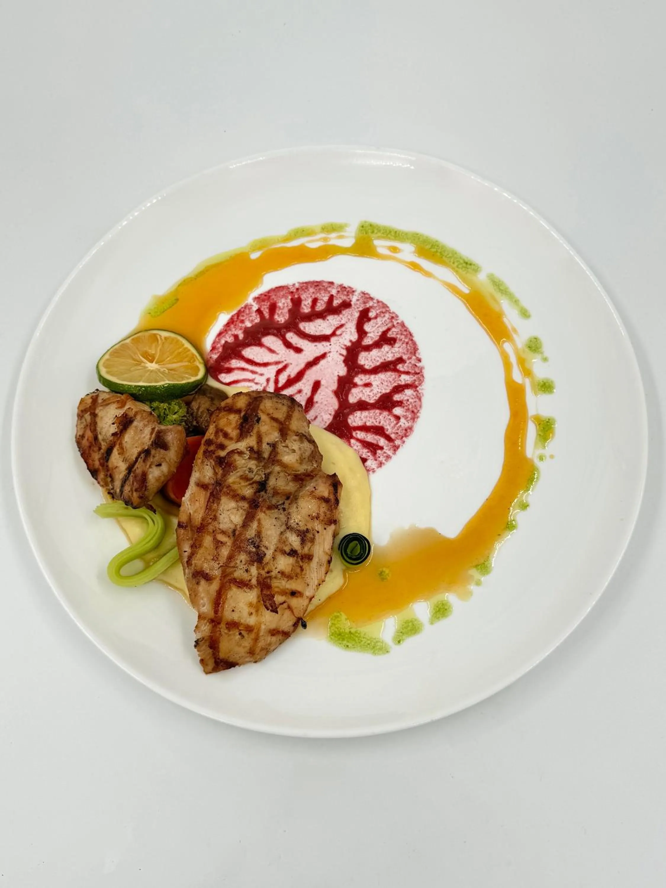 Restaurant/places to eat in Design Hotel & Private Spa - Tbilisi Edition