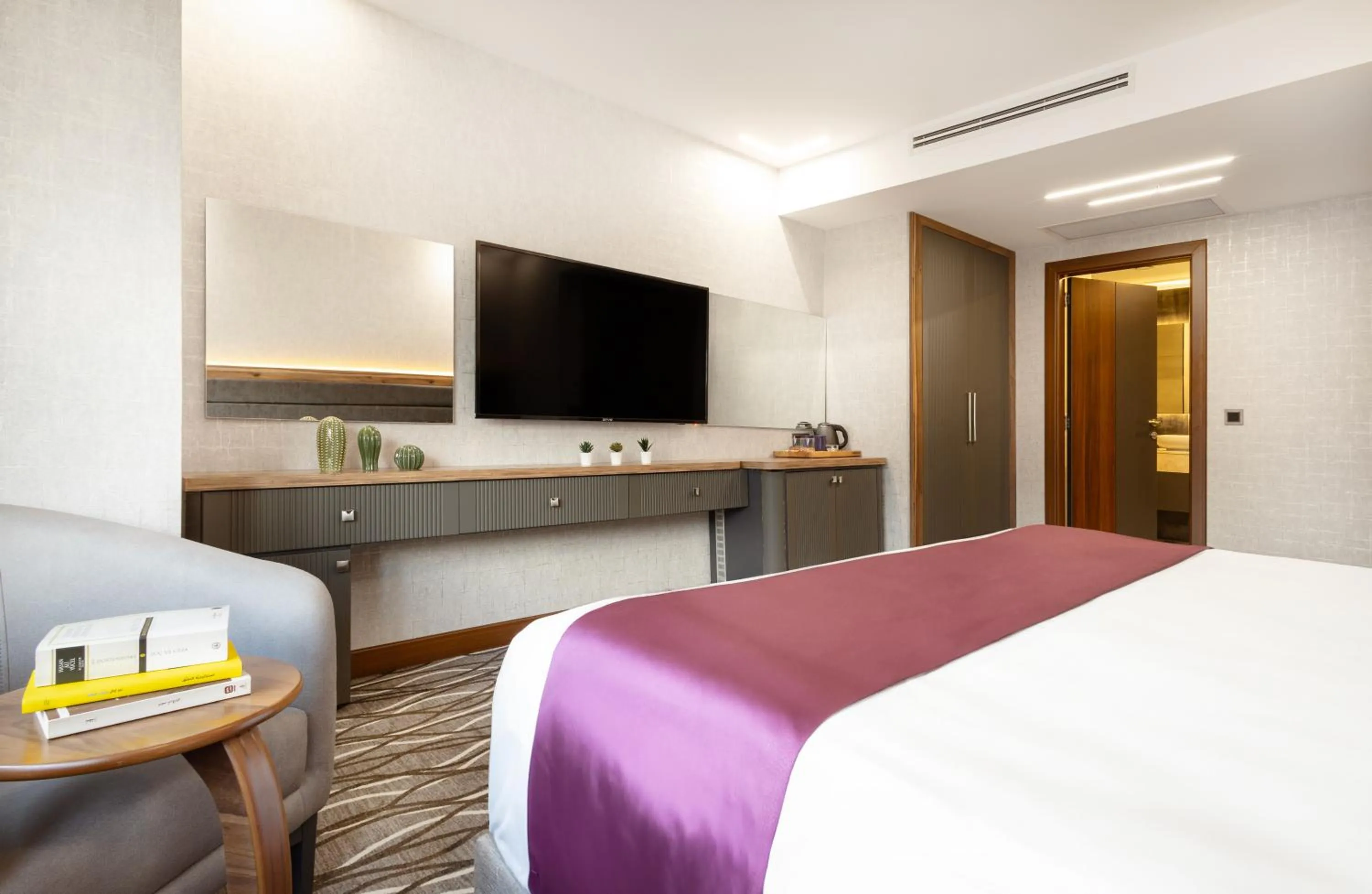 Bed in Lilium Hotel & Suites