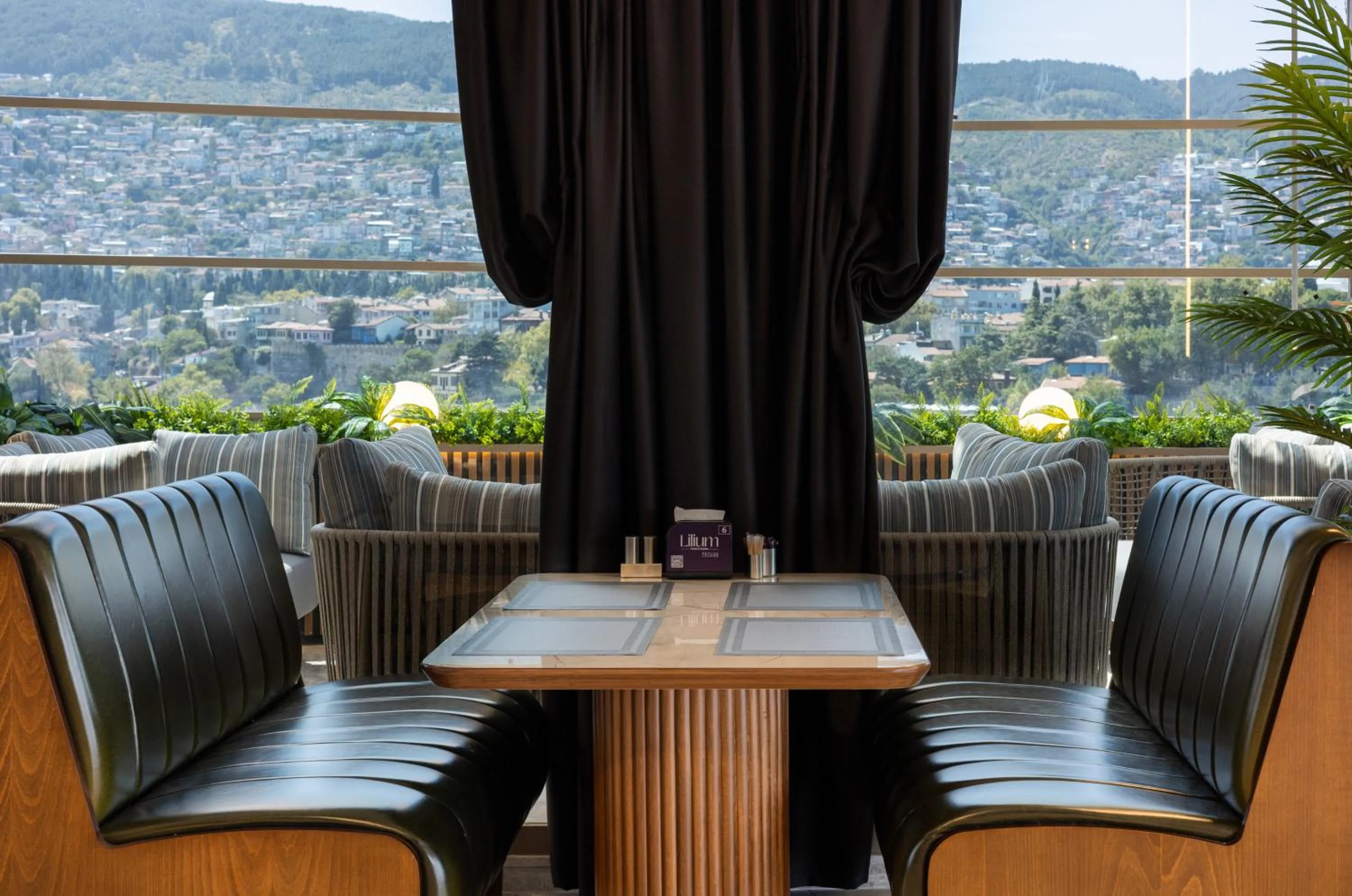 Restaurant/places to eat in Lilium Hotel & Suites