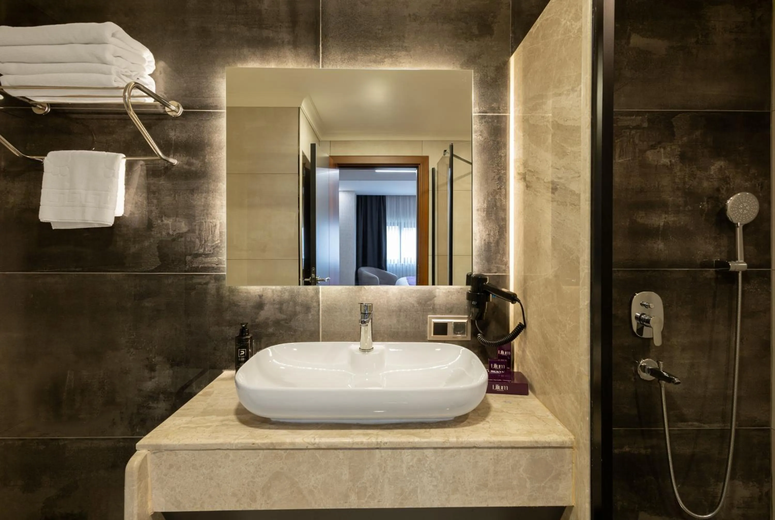 Shower in Lilium Hotel & Suites