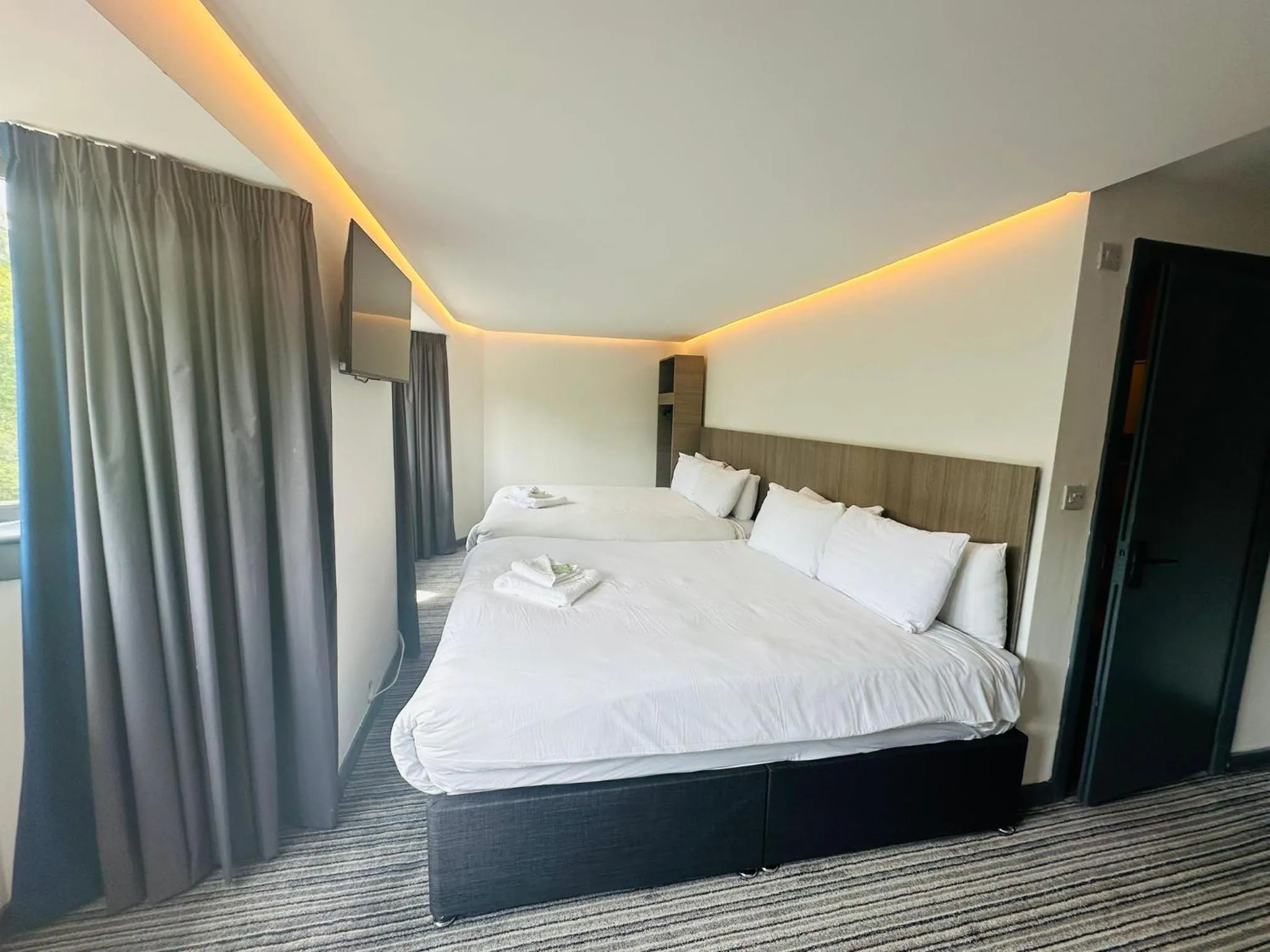 Bed in My Motel Glasgow Airport