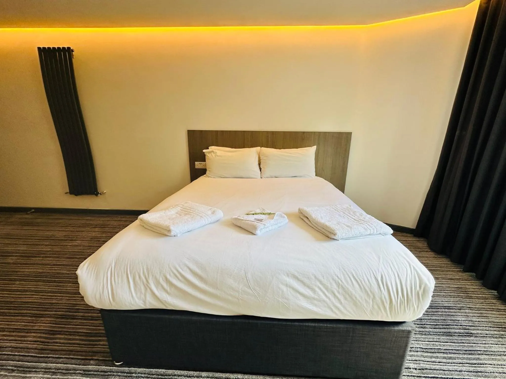 Bed in My Motel Glasgow Airport