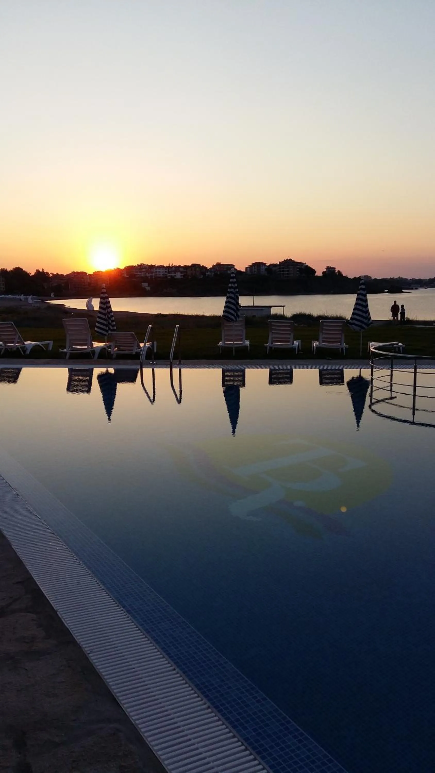 Swimming pool in Toma's Residence - Front Beach