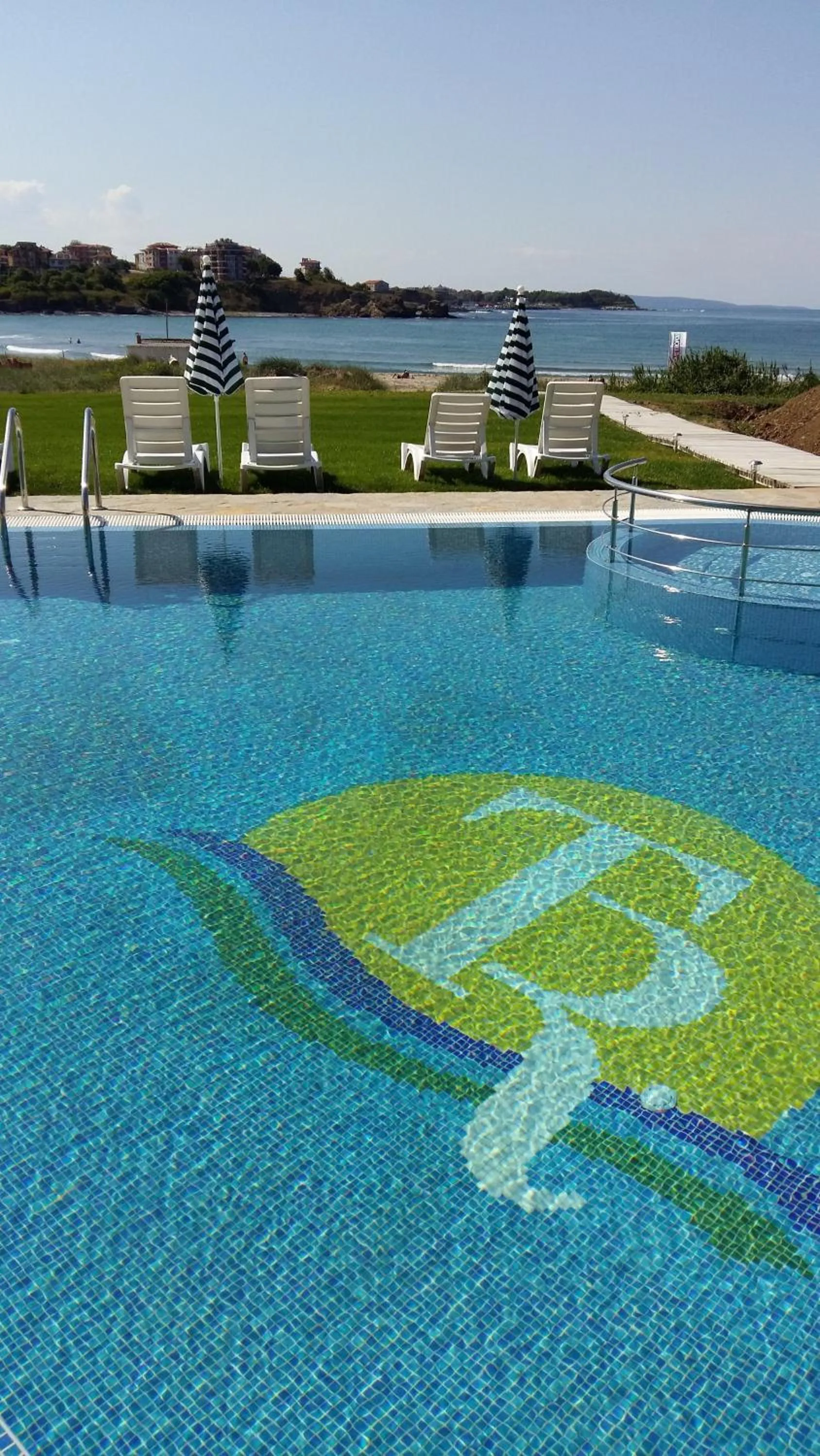 Swimming pool in Toma's Residence - Front Beach