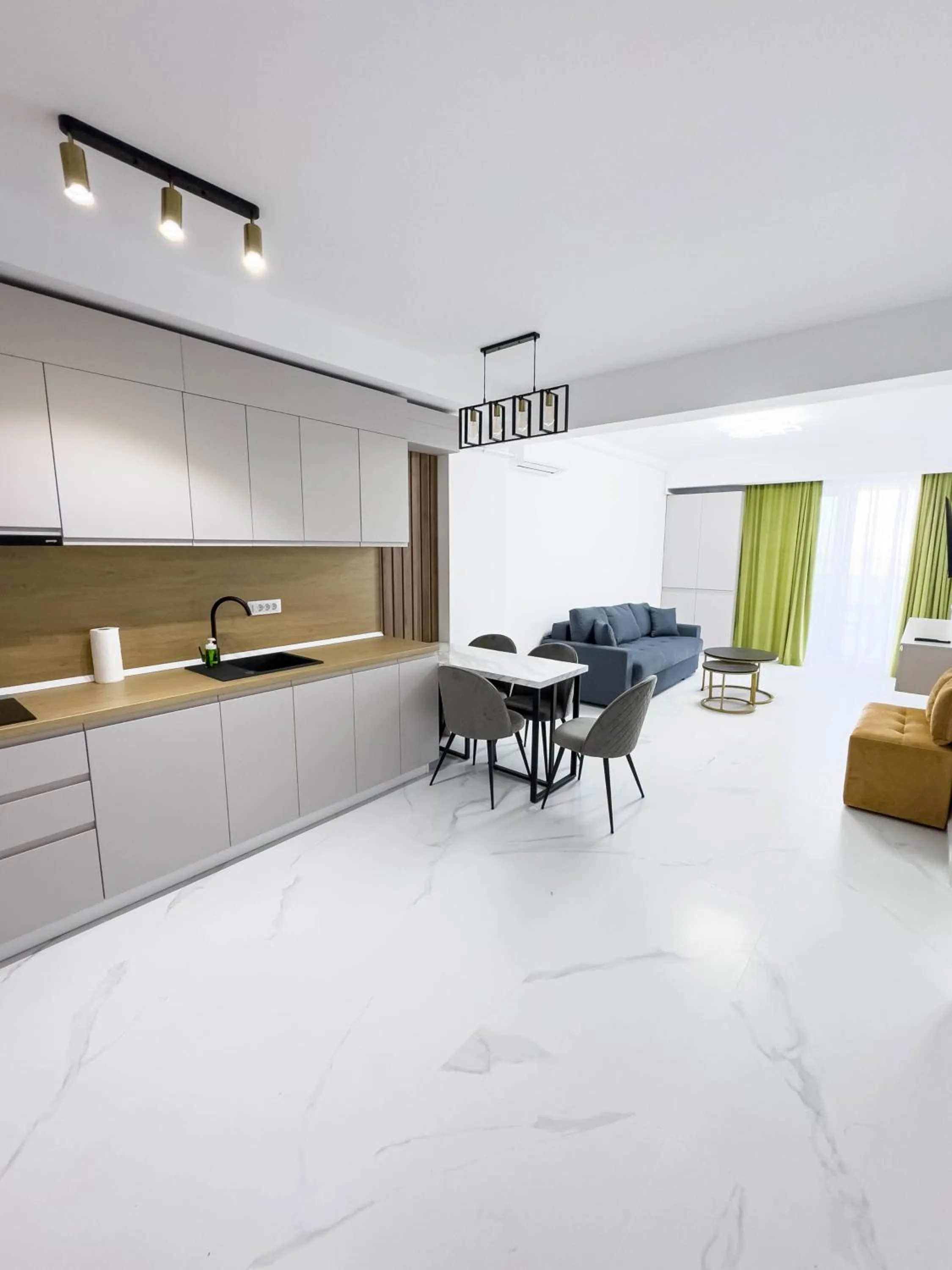 Kitchen or kitchenette in Wave 6 Apartments