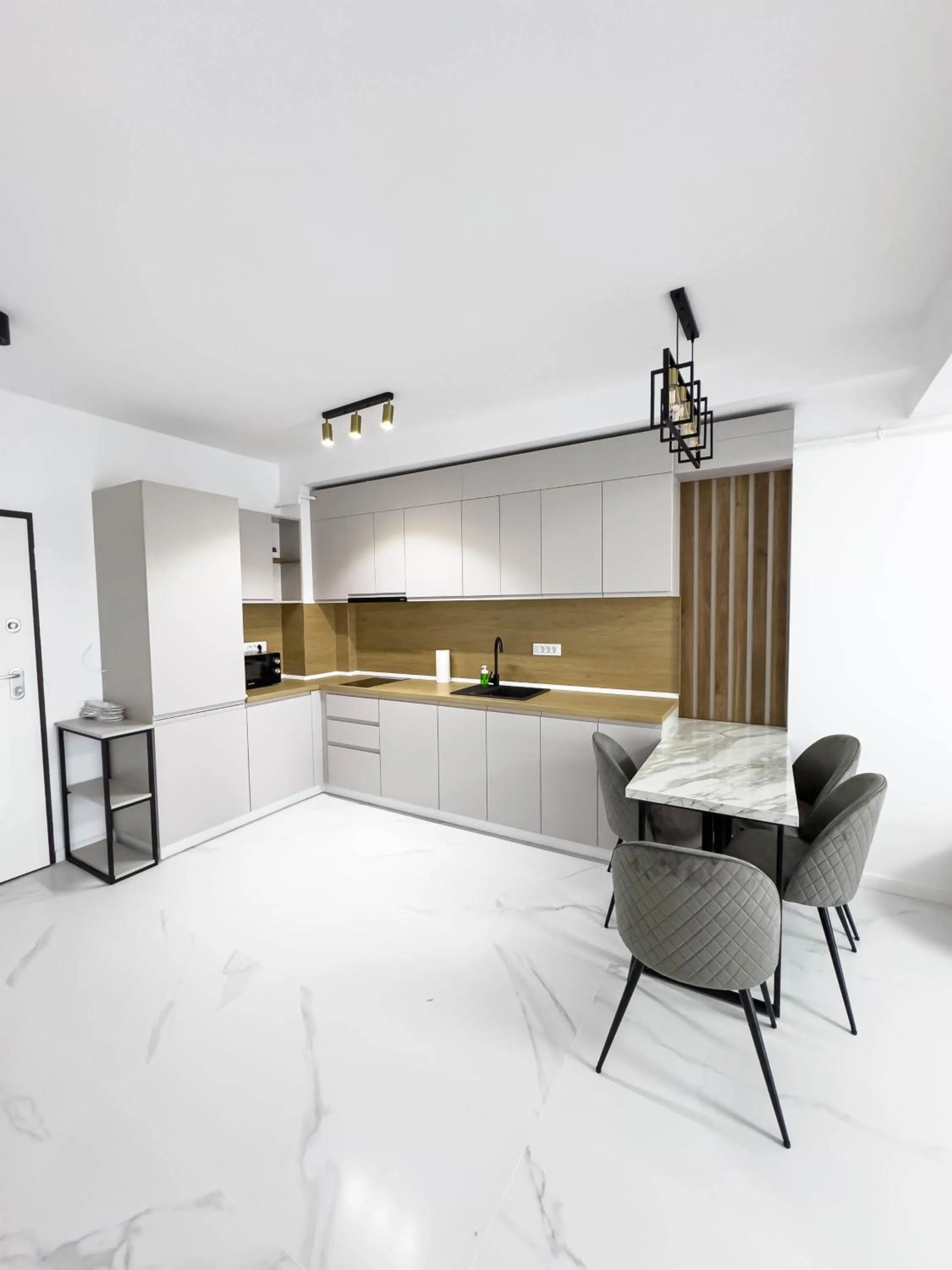 Kitchen or kitchenette in Wave 6 Apartments