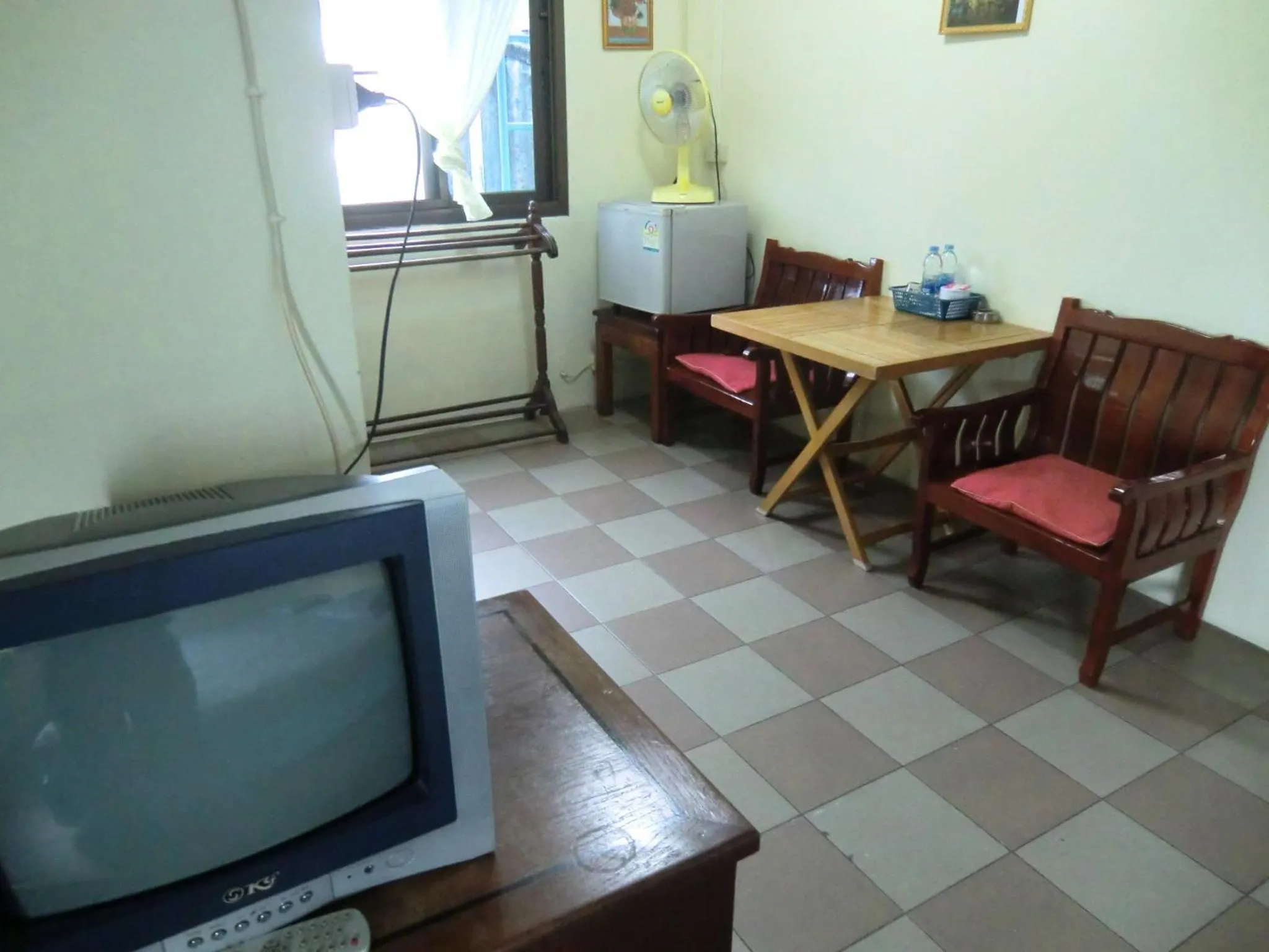 Photo of the whole room in Residence House