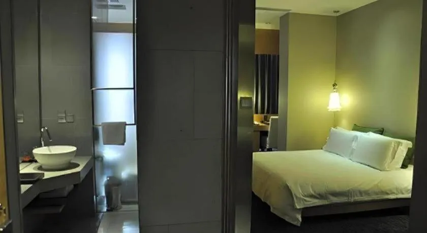 Bed in Guangzhou Carat Hotel