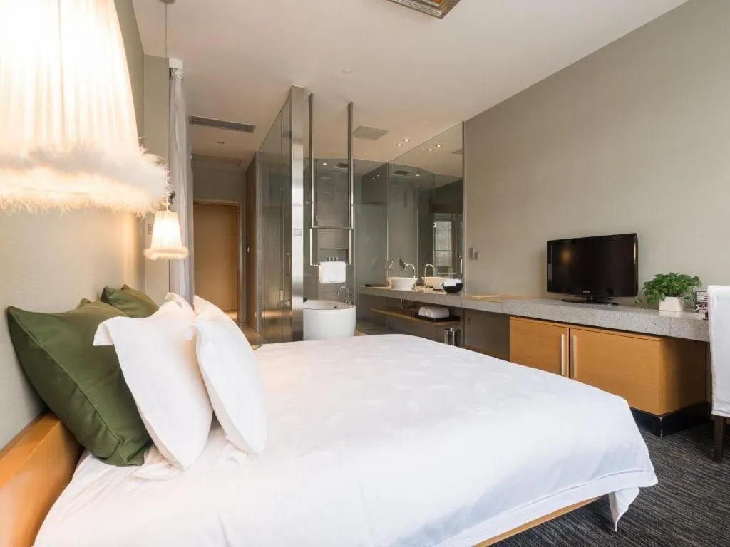 Bed in Guangzhou Carat Hotel