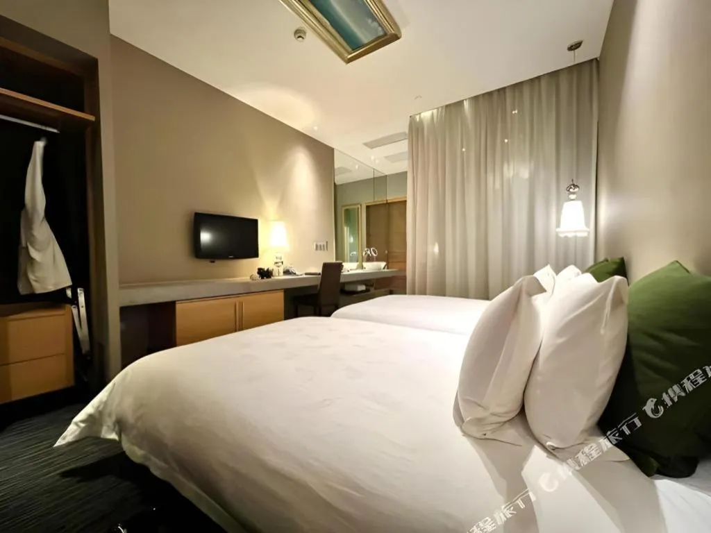 Bed in Guangzhou Carat Hotel