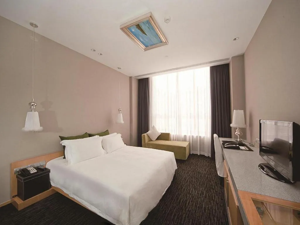 Bed in Guangzhou Carat Hotel