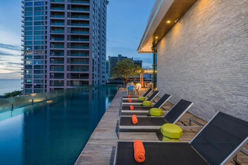 Seven Zea Chic Hotel