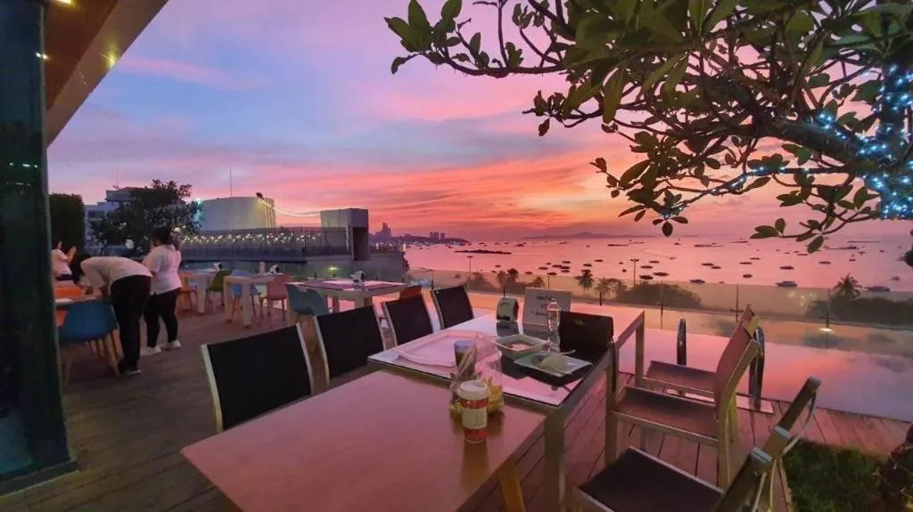 Seven Zea Chic Hotel