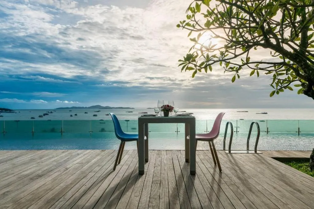 Seven Zea Chic Hotel