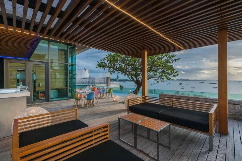 Seven Zea Chic Hotel