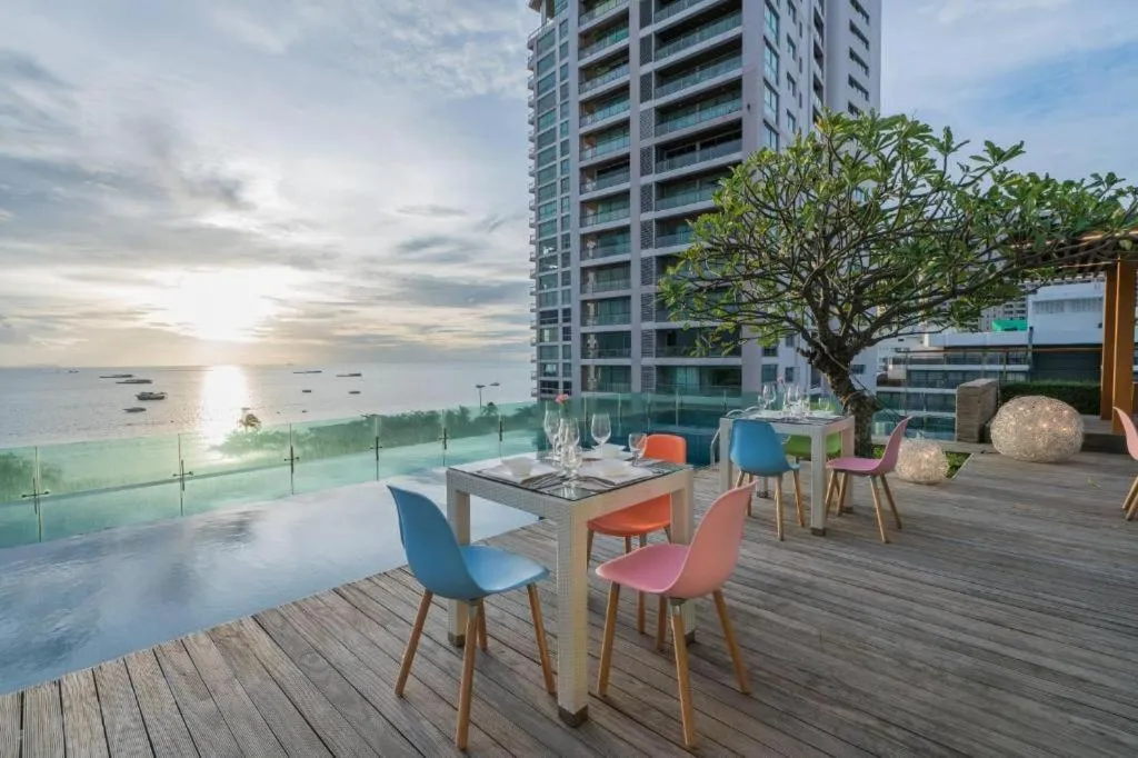 Seven Zea Chic Hotel