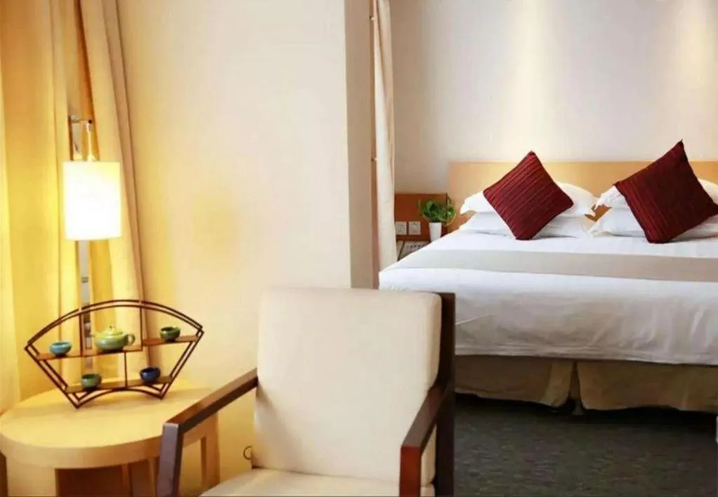 Bed in Jinglun Hotel