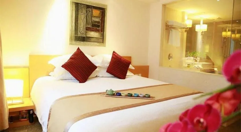 Bed in Jinglun Hotel