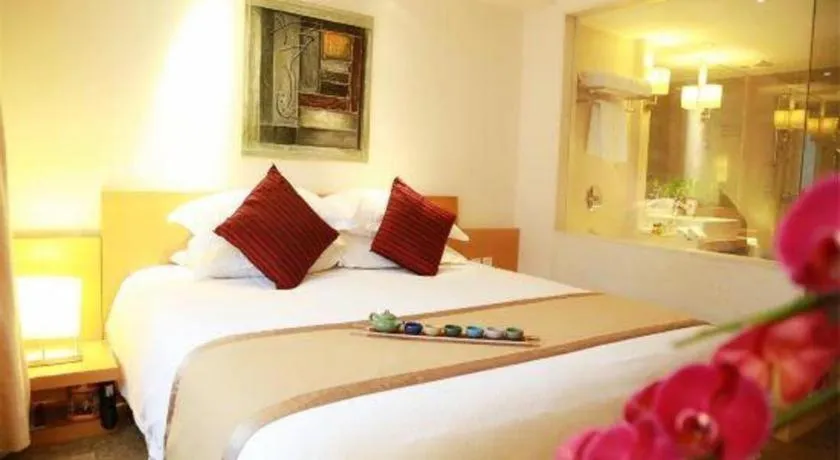 Bed in Jinglun Hotel