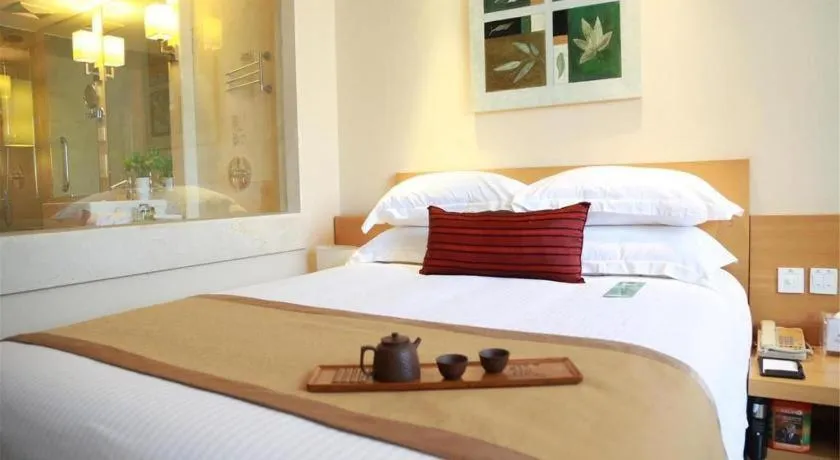 Bed in Jinglun Hotel