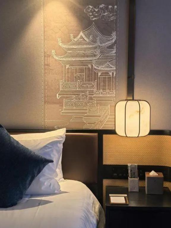 Bed in Jinglun Hotel