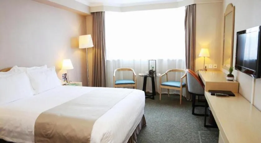 Bed in Jinglun Hotel