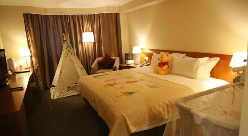 Bed in Jinglun Hotel