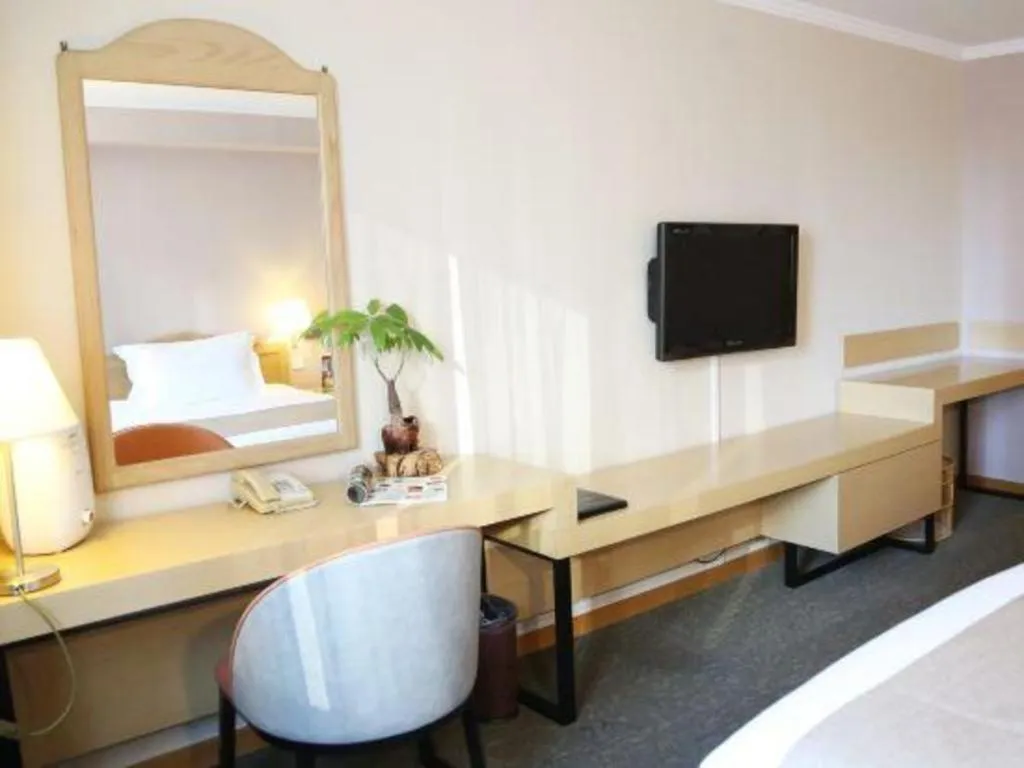 Bed in Jinglun Hotel