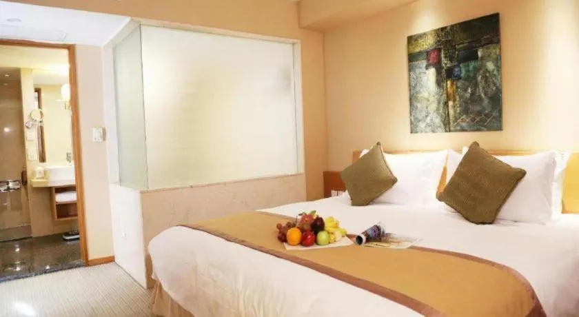 Bed in Jinglun Hotel