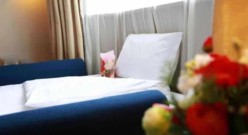 Bed in Jinglun Hotel