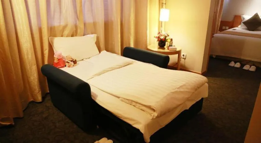 Bed in Jinglun Hotel