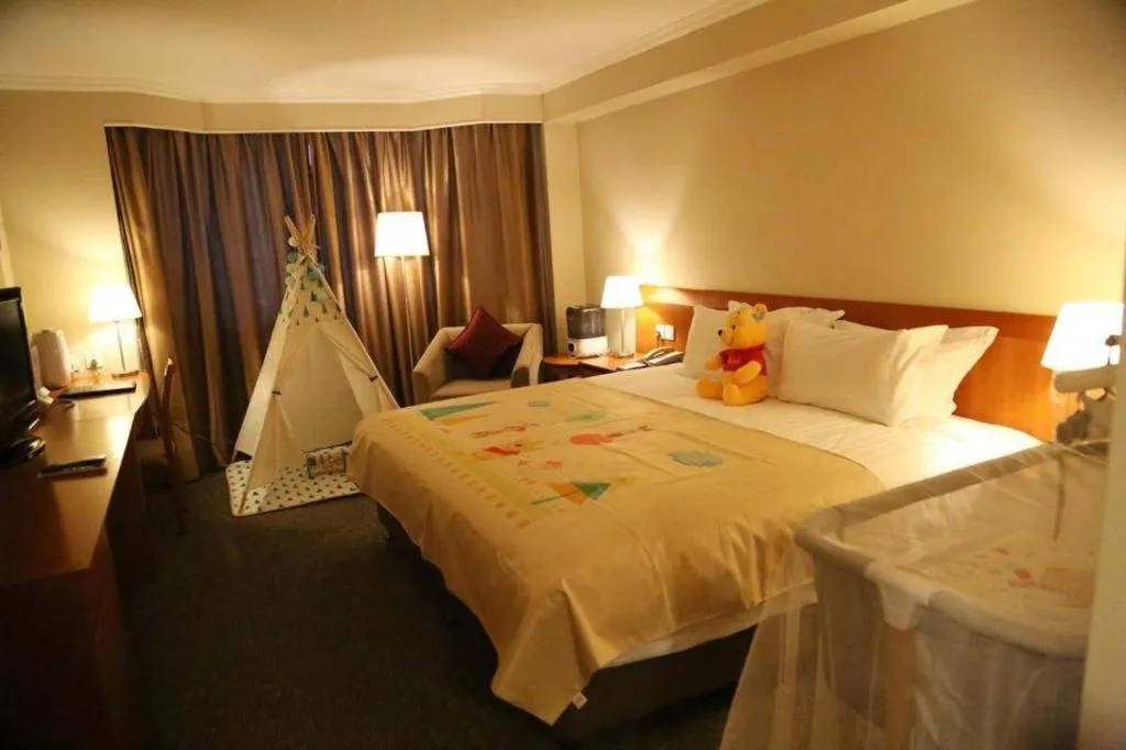 Bed in Jinglun Hotel