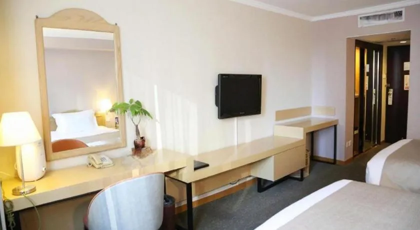 Bed in Jinglun Hotel