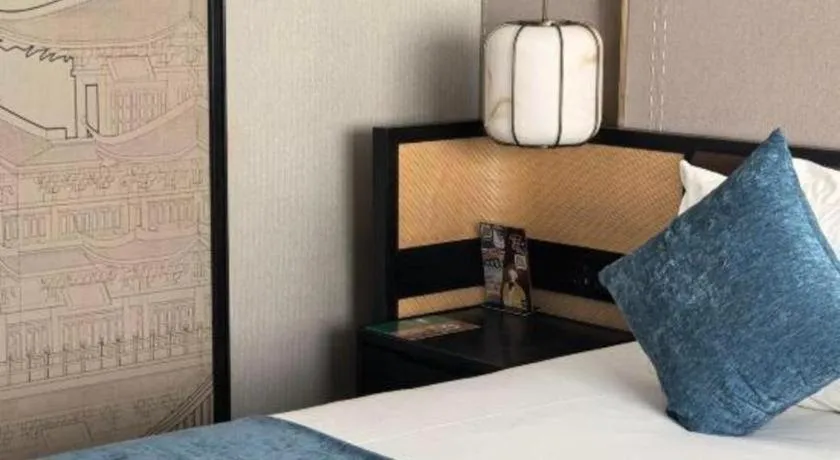 Bed in Jinglun Hotel