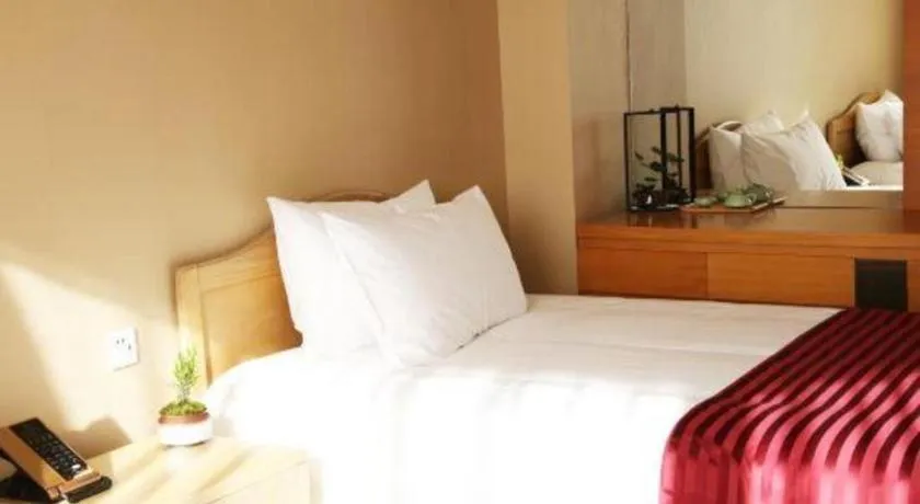 Bed in Jinglun Hotel